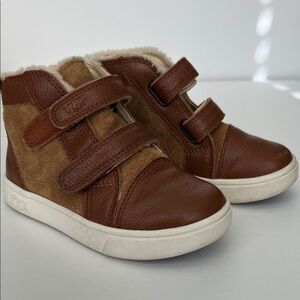 UGG Kids Rennon II high top Leather and Suede Boots in chestnut brown